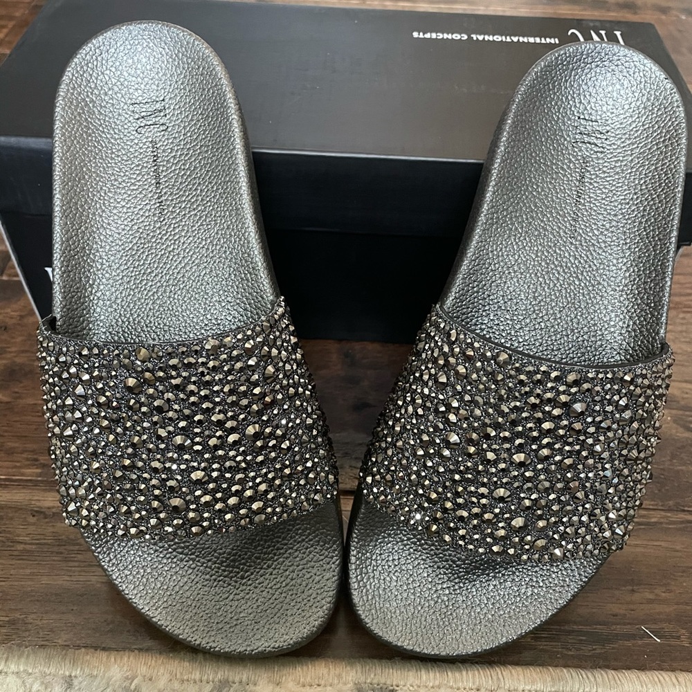 Gorgeous Brand New Crystal INC Slides Size 6